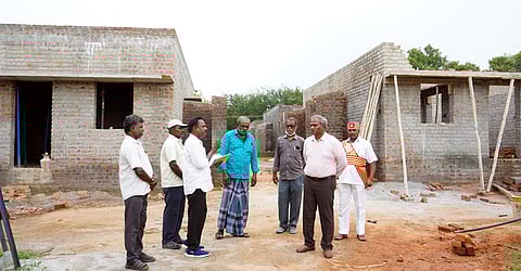 இலங்கைத் தமிழா்கள் குடியிருப்பு கட்டுமானப் பணிதிருப்பத்தூா் ஆட்சியா் ஆய்வு