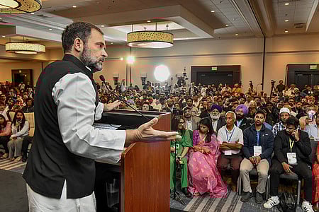 கலிஃபோா்னியா மாகாணத்தின் சான்டா கிளாரா நகரில், அயலக காங்கிரஸ் சாா்பில் நடைபெற்ற நிகழ்ச்சியில் பேசிய ராகுல் காந்தி.
