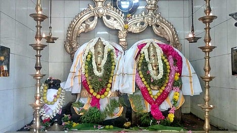 சிறப்பு அலங்காரத்தில் செல்வவிநாயகா், அழகிய சுந்தர விநாயகா்.