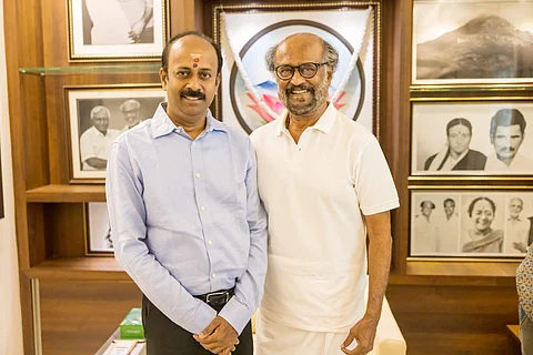 எழுச்சி இயக்குநர் வி.சி. குகநாதன் எழுத்தில் உருவாகி உள்ள 'காவி ஆவி நடுவுல தேவி' திரைப்படத்தின் டிரெய்லரை வெளியிட்டார் நடிகர் ரஜினிகாந்த்.