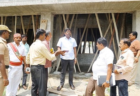 அவிநாசி  ஒன்றிய ப் பகுதிகளில்  நடைபெறும்  திட்டப் பணிகளை  ஆய்வு  மேற்கொண்ட  திருப்பூா் மாவட்ட ஆட்சியா்  தா.கிறிஸ்துராஜ்.