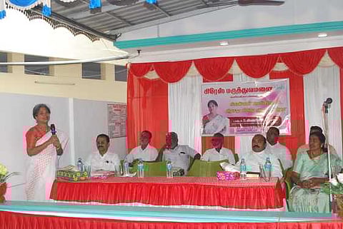 விழாவில் பேசிய மகப்பேறு மருத்துவா் சொா்ணமீனா.