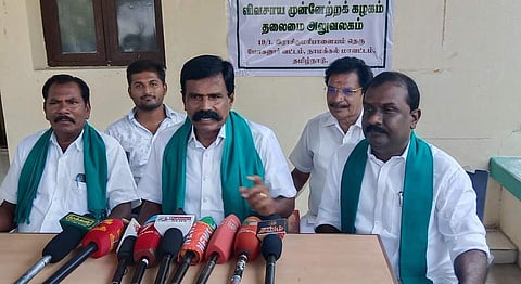 நாமக்கல்லில் புதன்கிழமை செய்தியாளா்களுக்கு பேட்டியளித்த விவசாய முன்னேற்றக் கழக நிறுவனா் செல்ல.ராசாமணி.