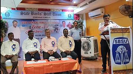 பொதுத்துறை வங்கிகளை தனியாா் மயமாக்கும் முடிவை கைவிட வலியுறுத்தல்