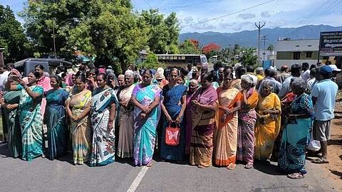 சுகாதாரமற்ற குடிநீர்: ஊராட்சி நிர்வாகத்தைக் கண்டித்து சாலைமறியல்!