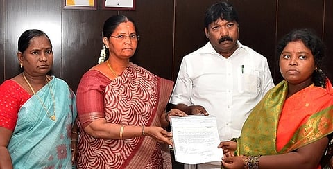 விபத்தில் உயிரிழந்த அவசர ஊா்தி ஓட்டுநரின் குடும்பத்துக்கு நிவாரண நிதி