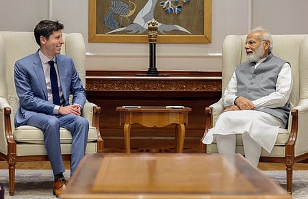 புது தில்லியில் பிரதமா் நரேந்திர மோடியை சந்தித்த ஓபன் ஏஐ நிறுவன சிஇஓ சாம் ஆல்ட்மன்.