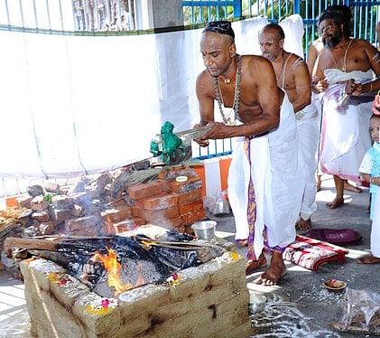 சிதம்பரம் நடராஜா் கோயிலில் வியாழக்கிழமை நடைபெற்ற மகா கணபதி ஹோமம்.