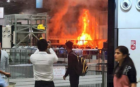 கொல்கத்தா விமான நிலையத்தில் தீ விபத்து!