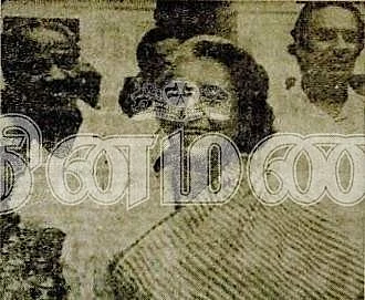 நாடாளுமன்ற காங்கிரஸ் கட்சிக் கூட்டத்துக்கு வரும் இந்திரா காந்தி!