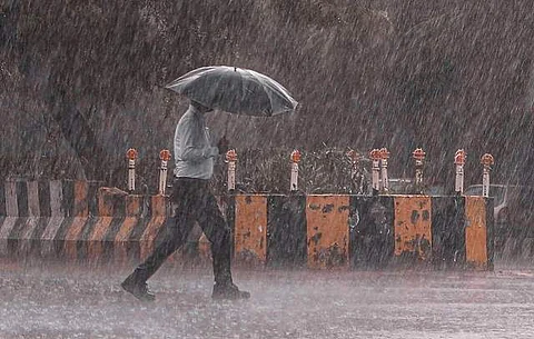 சென்னை, புறநகர்ப் பகுதிகளில் பரவலாக மழை!