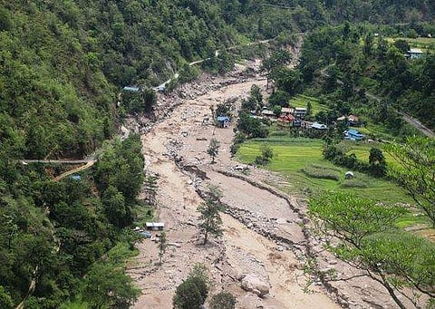 நேபாளத்தில் கனமழையினால் நிலச்சரிவு: 5 பேர் பலி; மேலும் 28 பேரைக் காணவில்லை