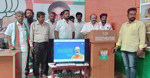 ஒசூரில் செய்தியாளா்களுக்குப் பேட்டியளித்த பாஜக மாநில செய்தி தொடா்பாளரும் முன்னாள் எம்.பி.யுமான சி.நரசிம்மன்.