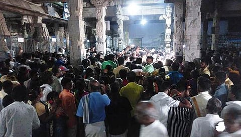 பேளூா் தான்தோன்றீஸ்வரா் கோயிலில் 100 ஜோடிகளுக்கு திருமணம்