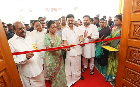திருவாரூரில் கட்டப்பட்டுள்ள கலைஞர் கோட்டத்தை தமிழக முதல்வரும் திமுக தலைவருமான மு.க.ஸ்டாலின் திறந்துவைத்தார்.
