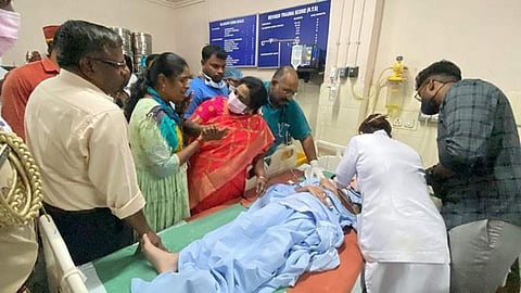புதுச்சேரியில் ஆட்டோ - பேருந்து மோதி 8 பள்ளிக் குழந்தைகள் காயம்