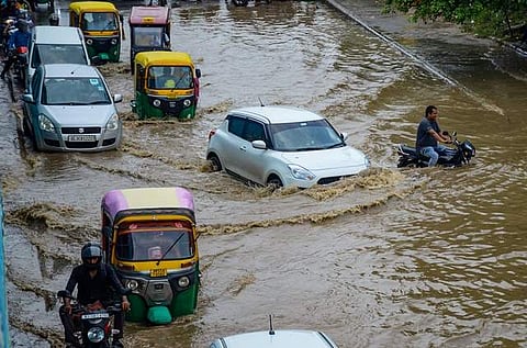 நீரில் மூழ்கிய தில்லி-குருகிராம் விரைவுச்சாலை!