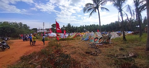 சின்னமனூரில் வீட்டுமனைப் பட்டா கோரி போராட்டம்