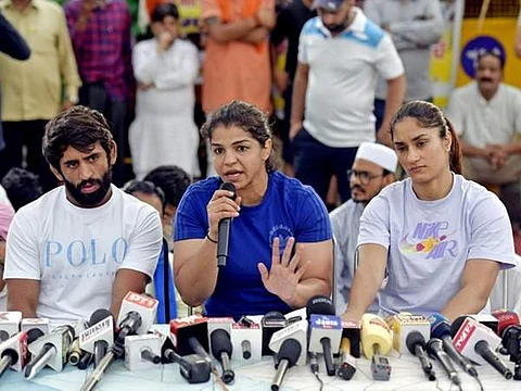 இனி எங்கள் போராட்டம் சாலைகளில் அல்ல; நீதிமன்றத்தில் தொடரும்: சாக்ஷி மாலிக் ட்வீட்