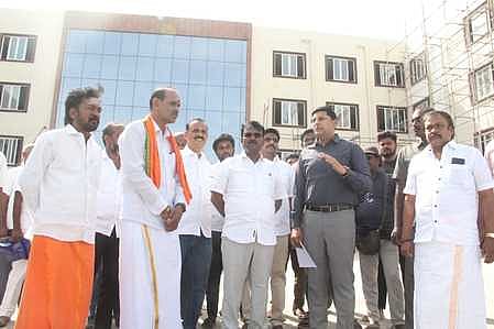 மதுரையில் பொலிவுறு நகா்த் திட்டப் பணிகளை விரைந்து முடிக்க வேண்டும்: மத்திய இணை அமைச்சா் அறிவுறுத்தல்