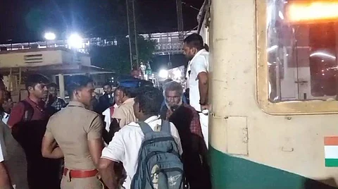 சிக்னலை மீறி புளியமங்கலத்தில் நிற்காமல் சென்ற ரயில்! ஓட்டுநர் கவனக்குறைவு