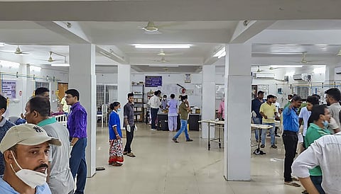 போர்க்களம்போல் பாலாசோர் மாவட்ட மருத்துவமனைகள்