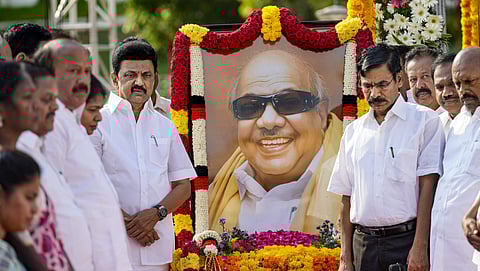 கருணாநிதியின் பிறந்தநாளை முன்னிட்டு தமிழக முதல்வர் மு.க.ஸ்டாலின் அஞ்சலி செலுத்தினார். நாட்டையே உலுக்கிய ஒடிசா ரயில் விபத்து முன்னிட்டு தமிழக முதல்வர் அனைத்து நிகழ்ச்சிகளையும் ரத்து செய்துள்ளார்.