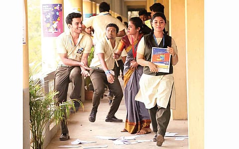 பிரிவுகளையும் பிரியங்களையும் நிரப்பும் குரல்!