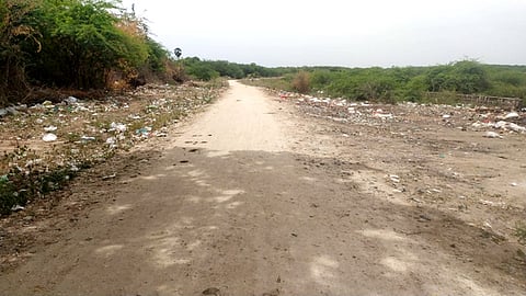 வெம்பக்கோட்டை ஆற்றுப் பகுதில் சீரமைக்கப்படாத சாலை.