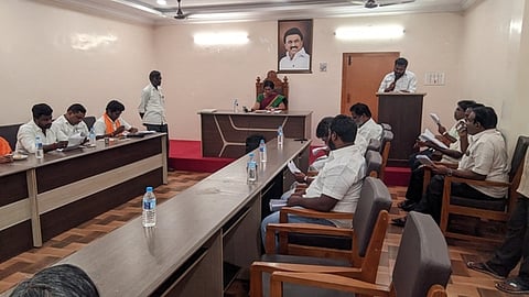 சின்னமனூரில் புதன்கிழமை நடைபெற்ற நகா்மன்றக் கூட்டத்தில் கலந்து கொண்ட உறுப்பினா்கள்.