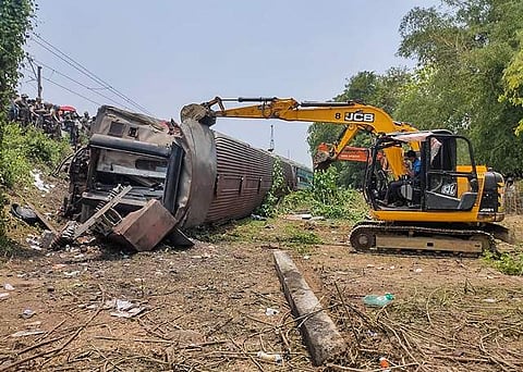 ஒடிசா விபத்து: 95 ரயில்கள் ரத்து; மாற்று வழியில் 45 ரயில்கள்!