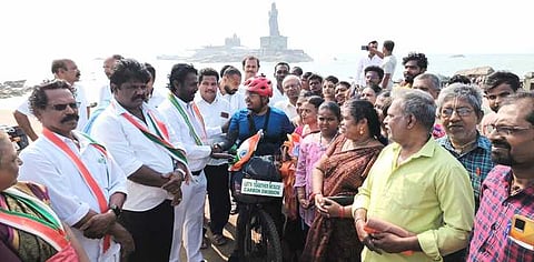 விழிப்புணா்வு சைக்கிள் பயணத்தை தொடக்கி வைக்கிறாா் விஜய் வசந்த் எம்.பி.