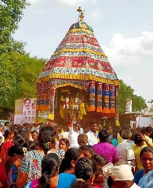 வாழப்பாடி, அக்ரஹாரத்தில் நடைபெற்ற சென்றாயப்பெருமாள் கோயில் தேரோட்டம்.