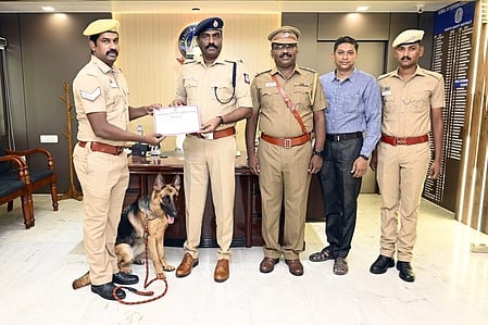 வேலூா் மோப்ப நாய் பிரிவில்புதிய நாய் சாரா பணியில் சோ்ப்பு