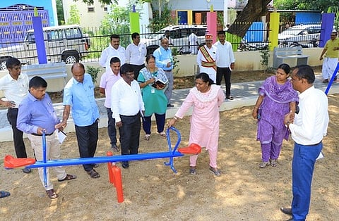 வேலூா் மாவட்ட வளா்ச்சித் திட்டப் பணிகள் ஆய்வு