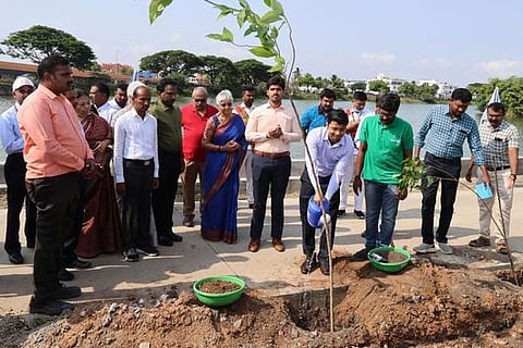 பெரியகுளத்தில் 4,000 மரக்கன்றுகள் நடும் பணி தொடக்கம்