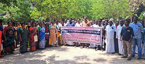 உதவி ஆட்சியா் அலுவலகம் முன் மனு கொடுக்கும் போராட்டம்