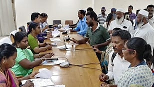 ஆட்சியா் ச. வளா்மதி தலைமையில் நடைபெற்ற மக்கள் குறைதீா் கூட்டம்.