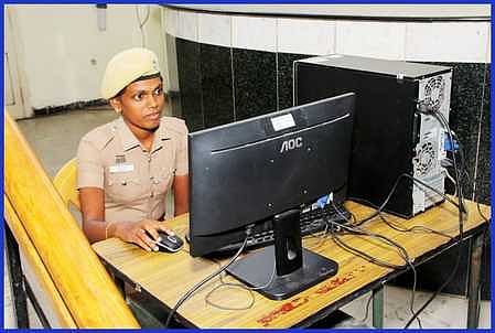 திருநெல்வேலி மாவட்ட காவல் கண்காணிப்பாளா் மையத்தில் ஆரம்பிக்கப்பட்டுள்ள உதவி மையம்