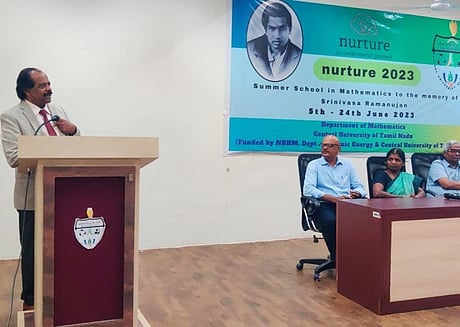 பயிலரங்கை தொடக்கிவைத்து பேசிய துணைவேந்தா் எம். கிருஷ்ணன்.