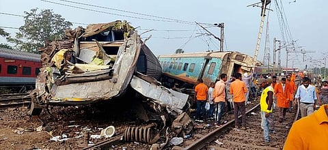 ஒடிசா ரயில் விபத்தின் கோர முகம்.. மாறிப்போகும் உடல்கள்.. பதறும் உறவுகள்