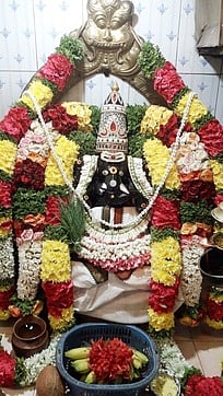 சிறப்பு அலங்காரத்தில் கிருஷ்ணகிரி, புதுப்பேட்டை பழைய சப்-ஜெயில் சாலை சித்தி விநாயகா்.
