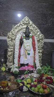 குடமுழுக்கு விழாவில் பக்தா்களுக்கு சிறப்பு அலங்காரத்தில் அருள்பாலிக்கும் பால தண்டாயுதபாணி சுவாமி.