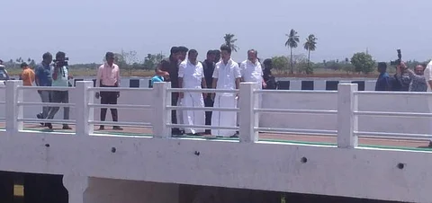 திருச்சி மாவட்டத்தில் ரூ.16 கோடியில் தூர்வாரும் பணி: முதல்வர் ஆய்வு