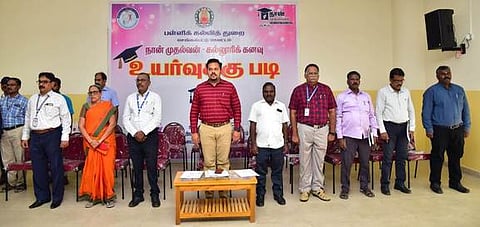 முகாமில் பங்கேற்ற மாவட்ட ஆட்சியா் ராகுல்நாத் உள்ளிட்டோா்.