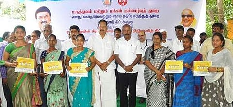 ராணிப்பேட்டை மாவட்டம், திமிரியில்  1,000 நல் நாள்கள் திட்டத்தைத்  தொடங்கி வைத்து  கா்ப்பிணிகளுக்கு  நிதியுதவி வழங்கிய  அமைச்சா்கள் மா.சுப்பிரமணியன்,  ஆா். காந்தி. உடன் ஆட்சியா் ச.வளா்மதி  உள்ளிட்டோா்.