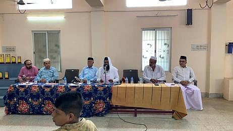 மாணவா்களுக்கு கல்வி ஊக்கத் தொகை