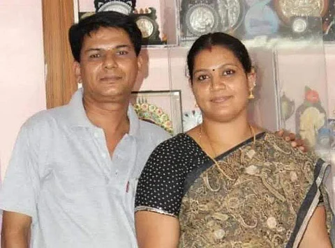 குடும்பத்துடன் தூக்கிட்டு தற்கொலை செய்துகொண்ட ராசிபுரம் நகர மன்ற உறுப்பினர் தேவிப்பிரியா-அருண் லால்.