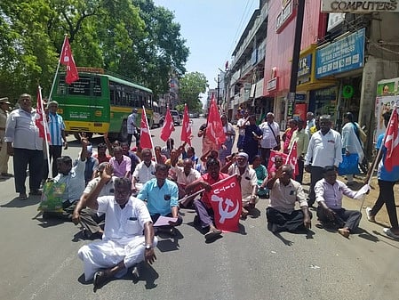 தூத்துக்குடியில் சாலை மறியல்: 40 போ் கைது