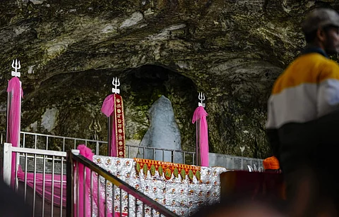 வருடாந்திர அமர்நாத் யாத்திரையின் தொடக்கத்தைக் குறிக்கும் வகையில், இமயமலையில் உள்ள குகைக் கோயிலில் சிறப்பு பூஜை நடத்தப்பட்டது.